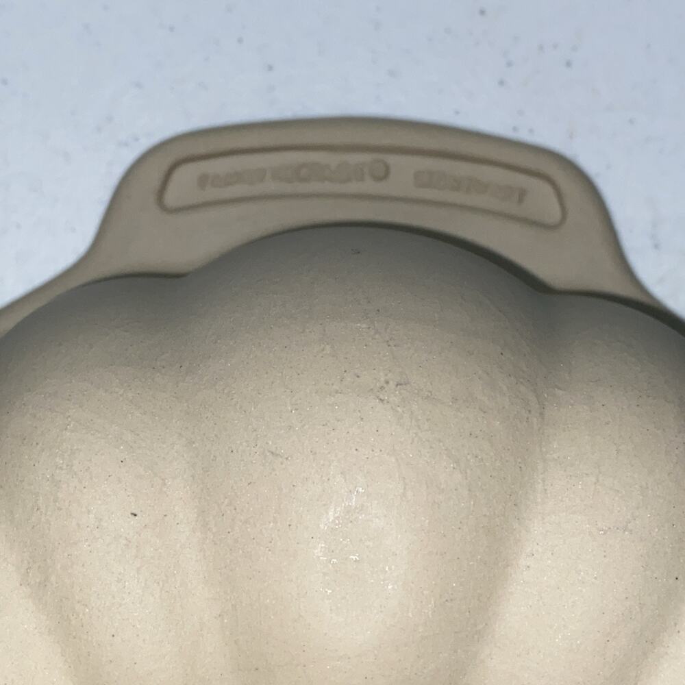 Pampered Chef Family Heritage Fluted Bundt Cake Stoneware Pan Full Size 10" USA - Picture 4 of 9